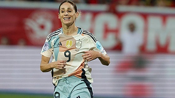 La futbolista Esther González borra las fotos con su mujer y su hijo tras fichar por un equipo de Arabia Saudí