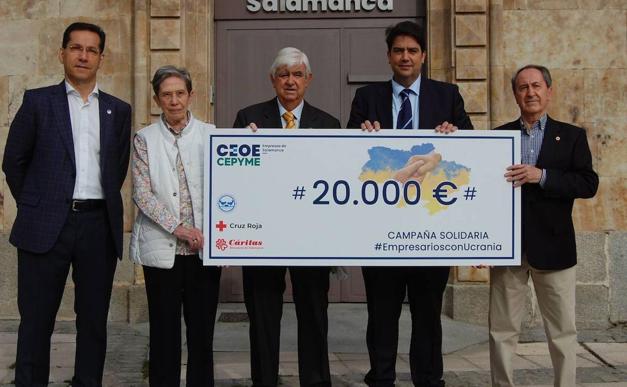 Salamanca entrega 20.000 euros de la campaña #EmpresariosconUcrania a Cáritas, Cruz Roja y al Banco de Alimentos
