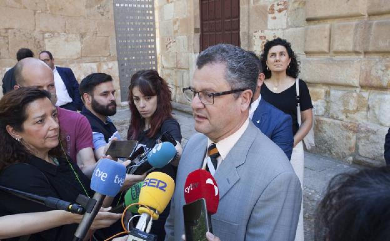 El consejero de Agricultura, Ganadería y Desarrollo Rural, Gerardo Dueñas, asiste a los actos en honor a San Isidro en Salamanca.