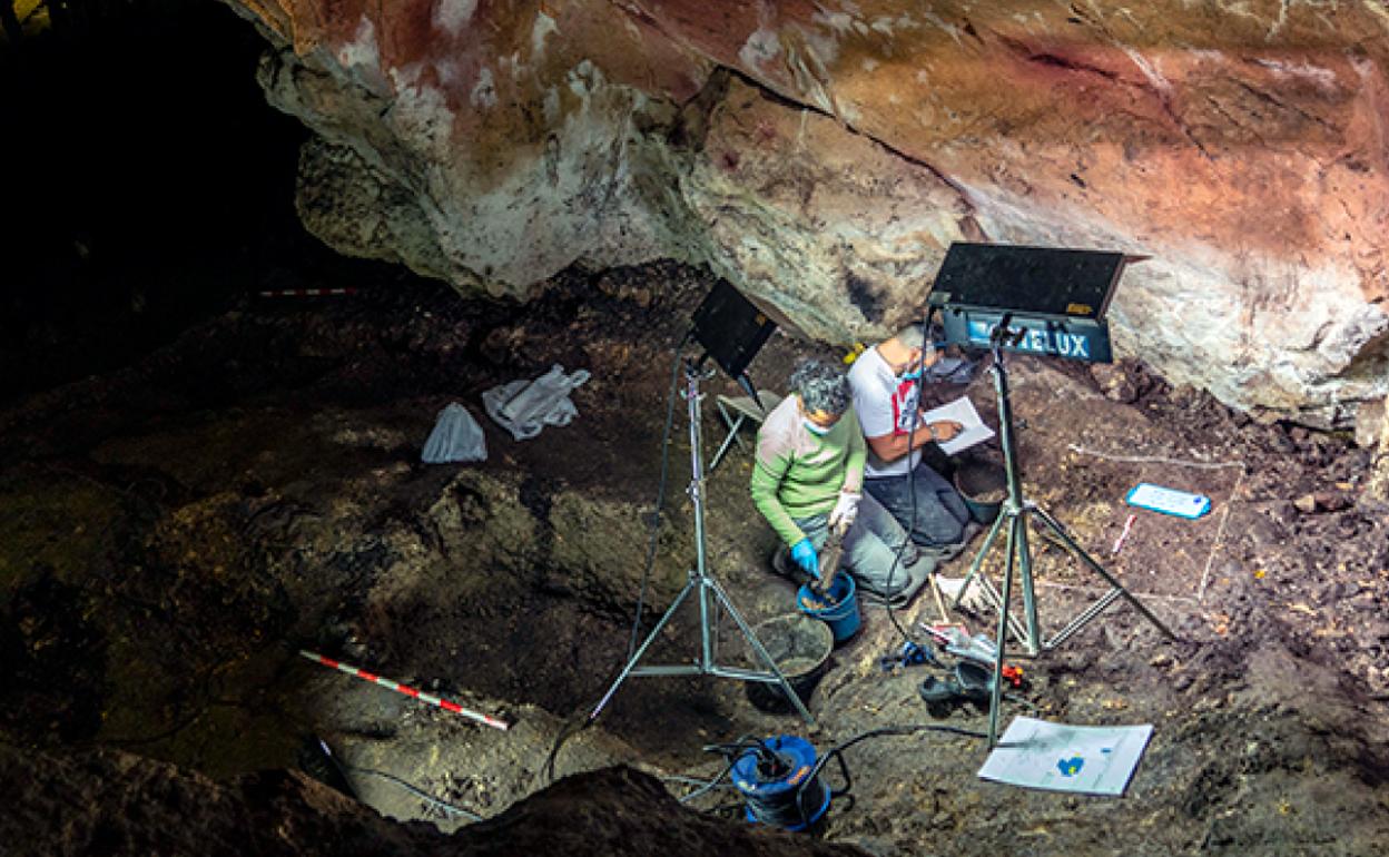 Arqueólogos de la Usal aportan hallazgos sobre la ocupación humana en la cueva de Tito Bustillo hace 18.000 años