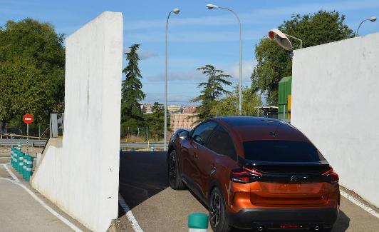 Cada vehículo se somete a diversas pruebas en circuito cerrado antes de salir de las instalaciones