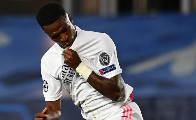 Vinicius celebra uno de sus goles ante el Liverpool. 