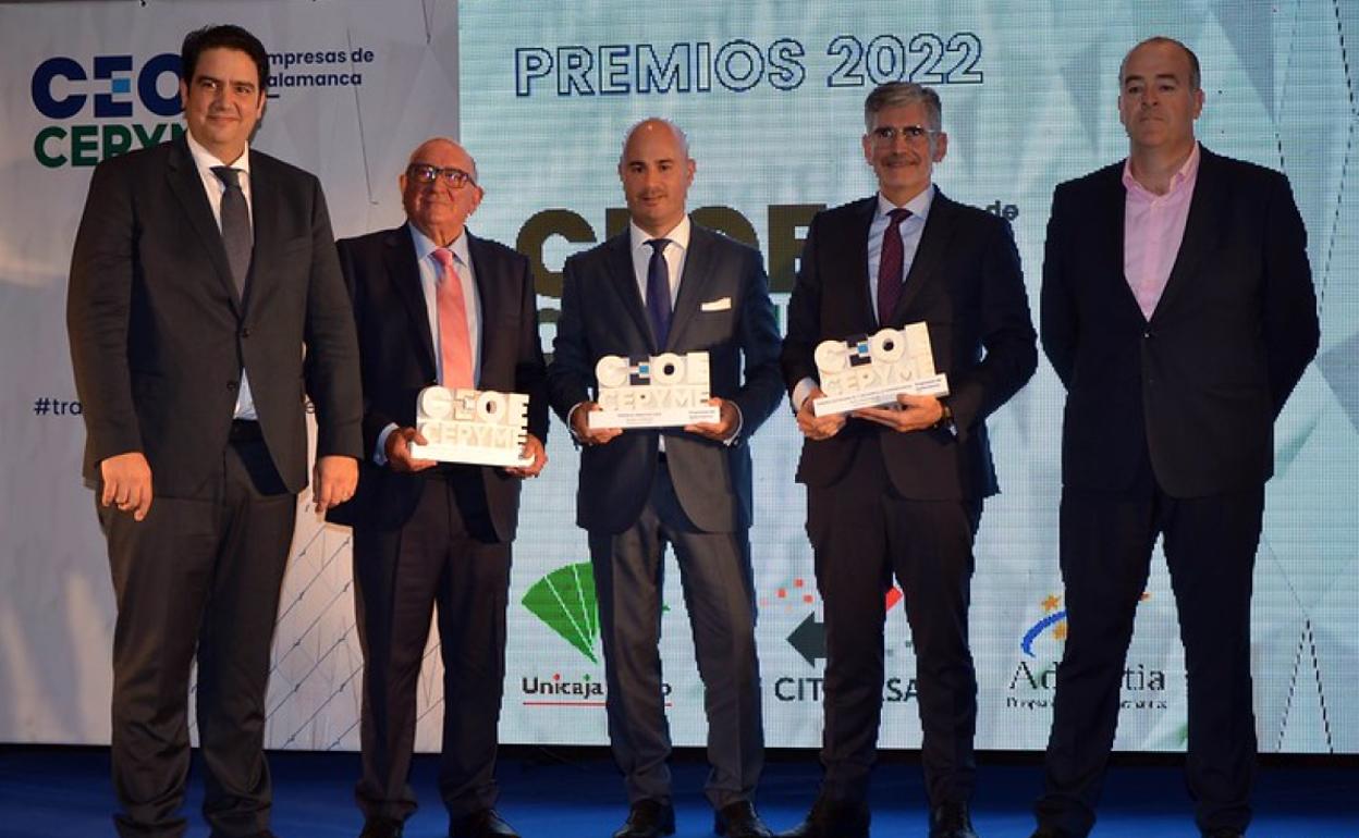 Los tres premiados con el presidente actual y el anterior de Ceoe-Cepyme