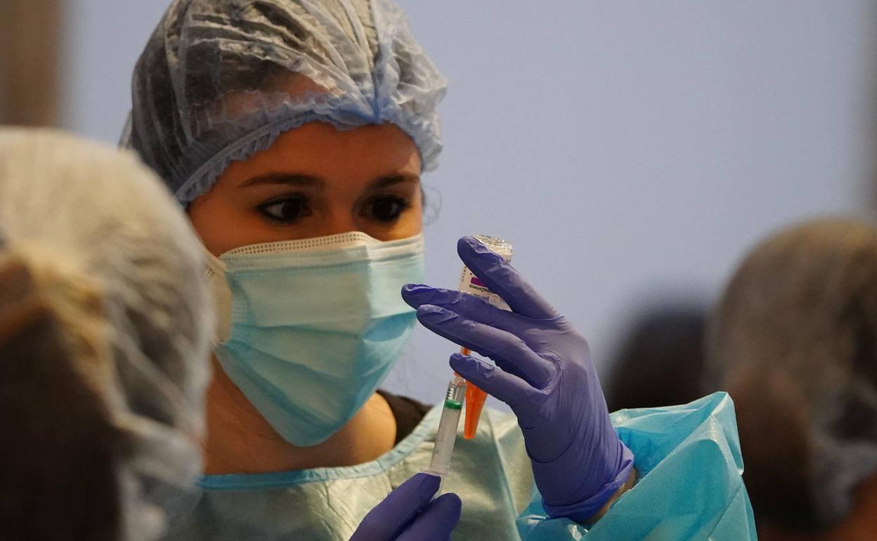 La Junta notifica cuatro nuevos fallecidos por covid en Salamanca y 374 contagios más