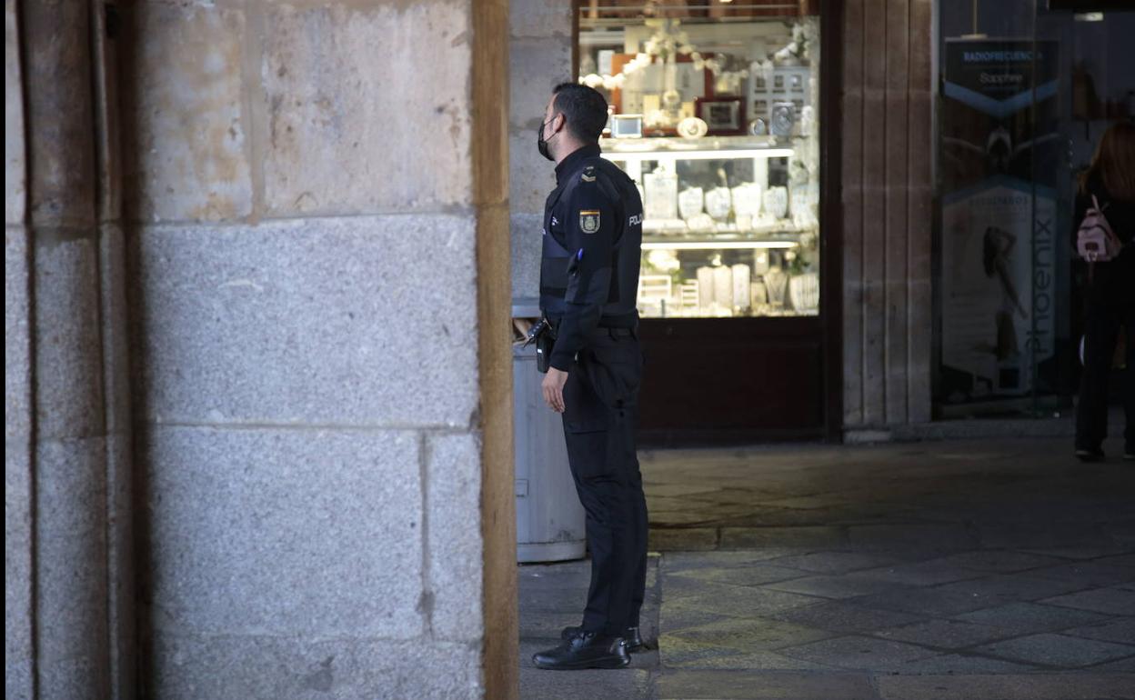 Detenido un hombre de 53 años por varios robos en establecimientos de la Avenida Mirat de Salamanca