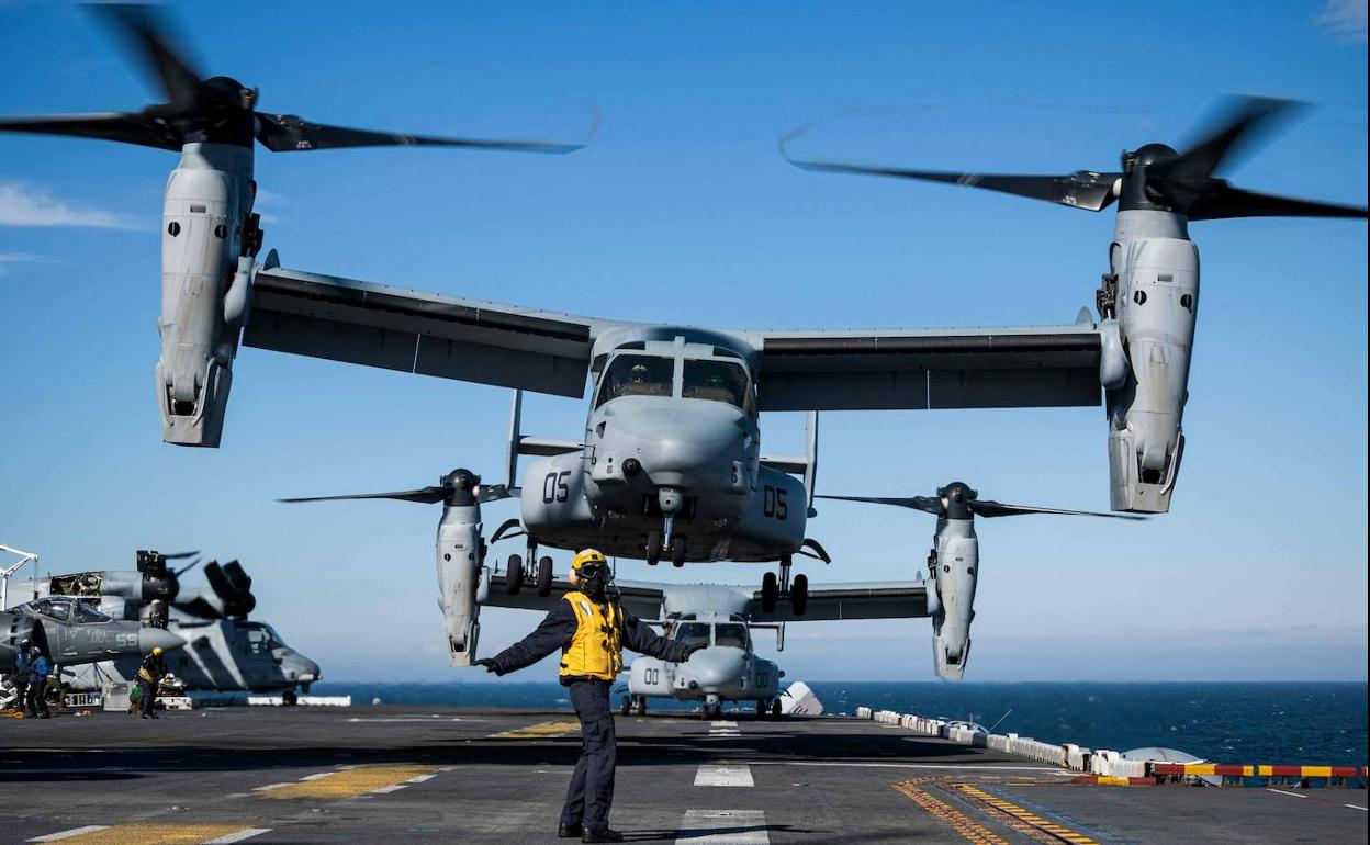 Una aeronave de despegue vertical se dispone a tomar parte en unas maniobras de la OTAN en el mar Báltico.