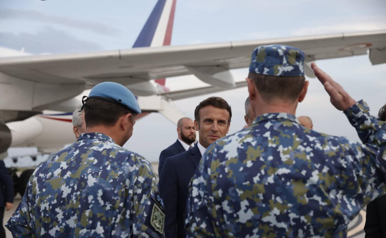 Macron visitó este martes a los efectivos franceses destacados en una base de la OTAN en Rumanía.