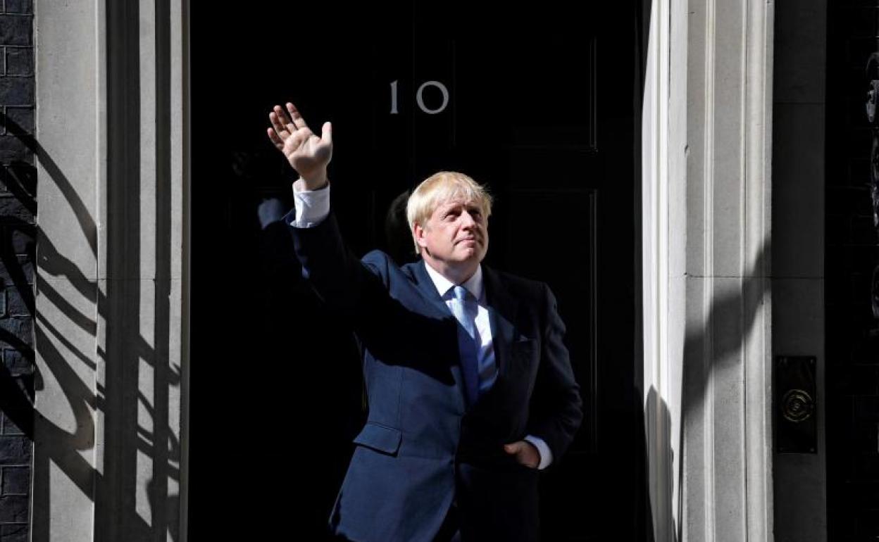 El primer ministro británico delante del número 10 de Downing Street