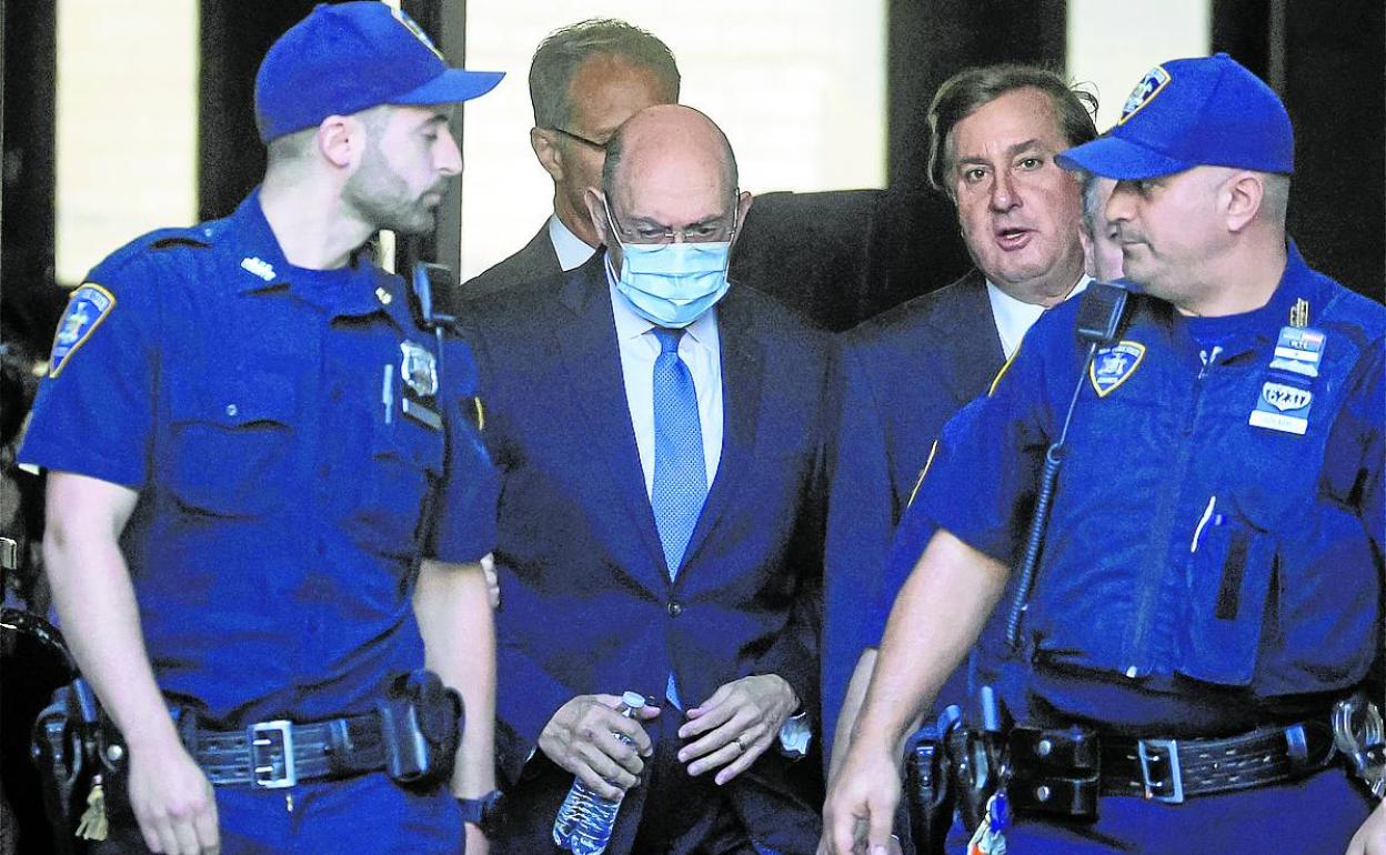 Allen Weisselberg, este jueves a su salida del juzgado de Nueva York