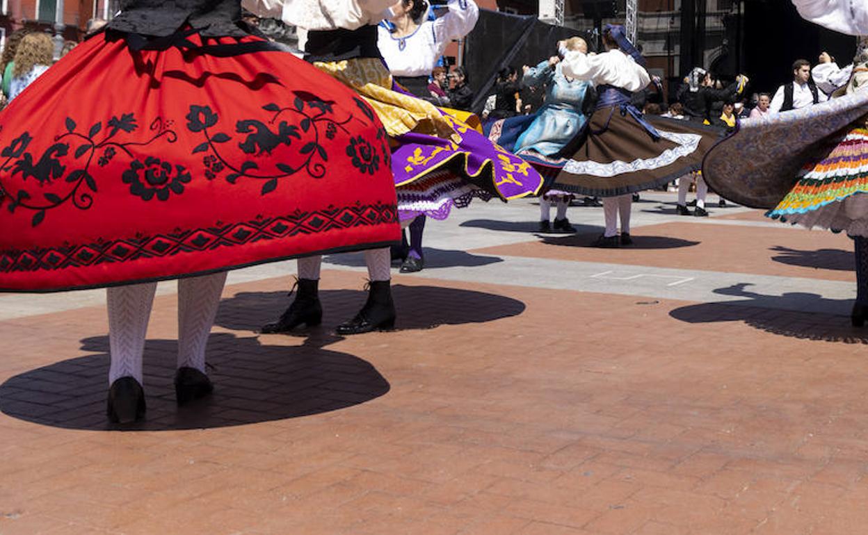 Imagen de archivo de bailes tradicionales. 