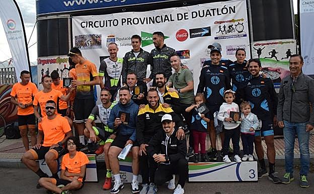 Óscar Herrero y Ester Rodríguez levantan el VI Duatlón Cross de Carbajosa 