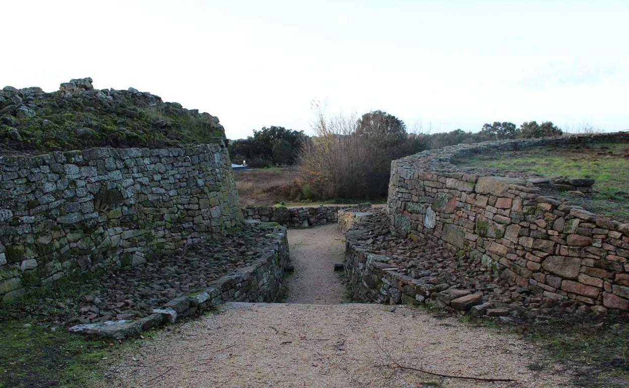 Muralla del castro de Yecla de Yeltes.