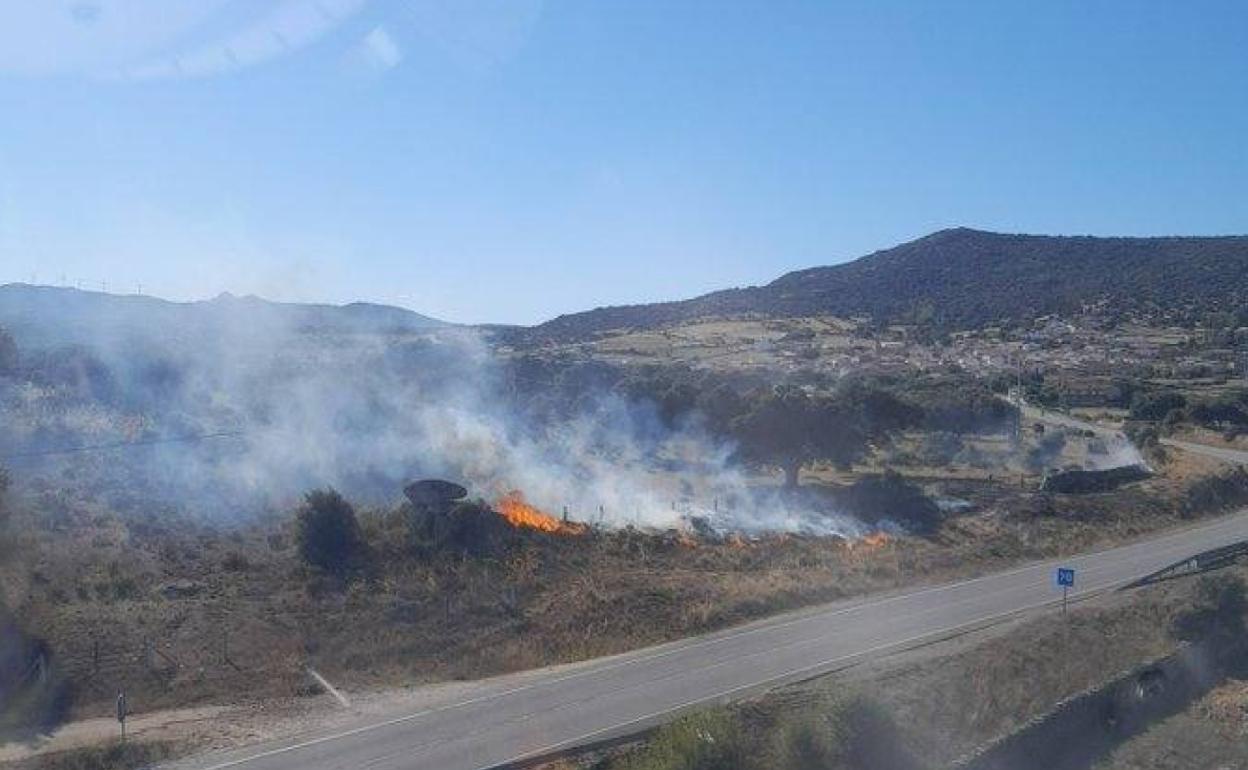 El fuego declarado en Santibáñez de Béjar. 