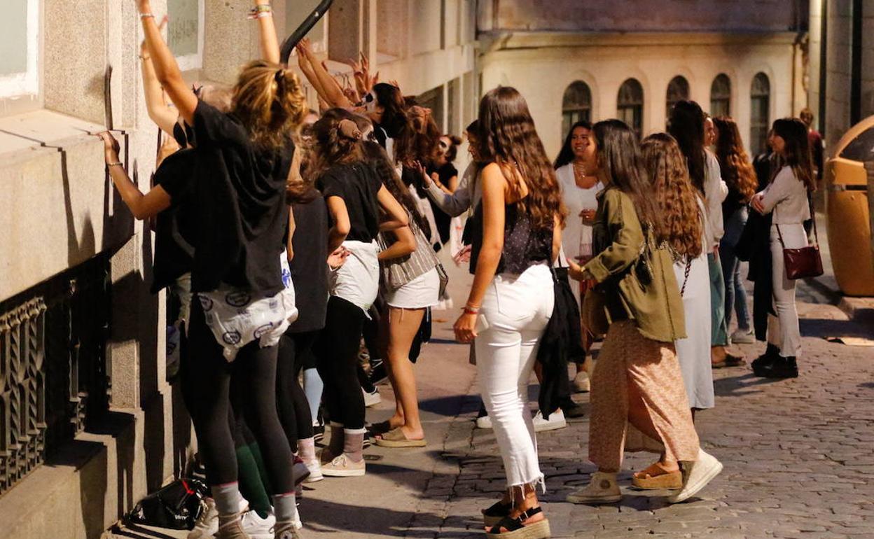 La Universidad de Salamanca celebra el «notable éxito» de la campaña contra las novatadas