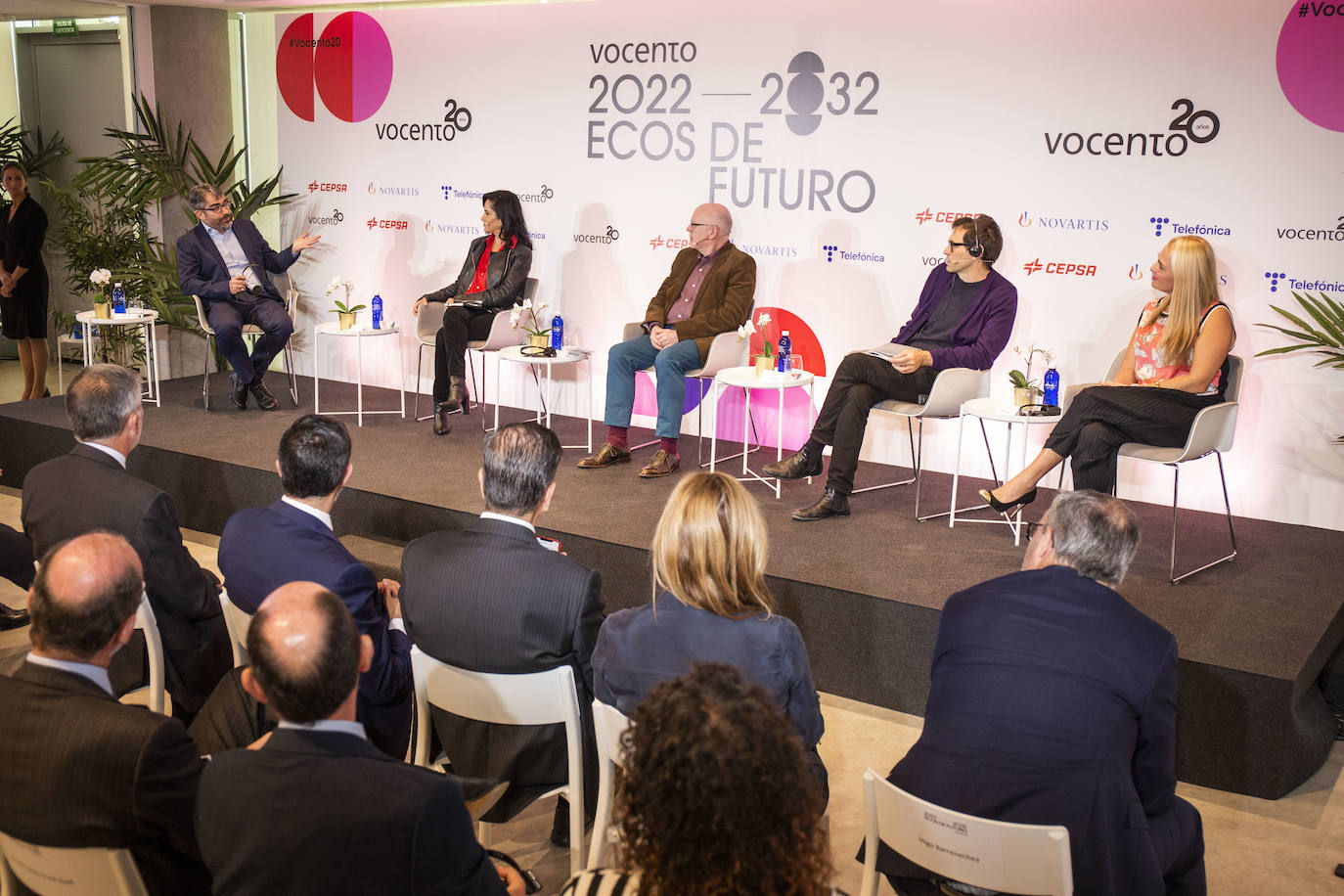 De izquierda a derecha, Jesús García Calero, director de ABC Cultural, en el coloquio sobre periodismo del futuro con Lydia Cacho, Jorge Fernández Díaz, Nicola Lagioia y Roseann Lake. 