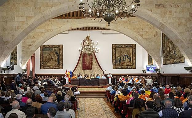 Imagen principal - La Usal conmemora el centenario del doctorado honoris causa de Santa Teresa de Jesús