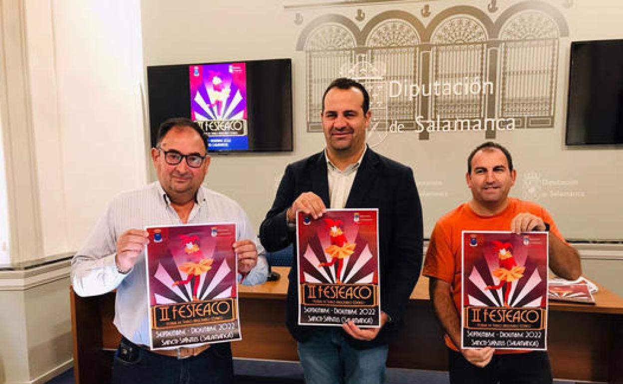 Participantes en la presentación del programa de teatro.