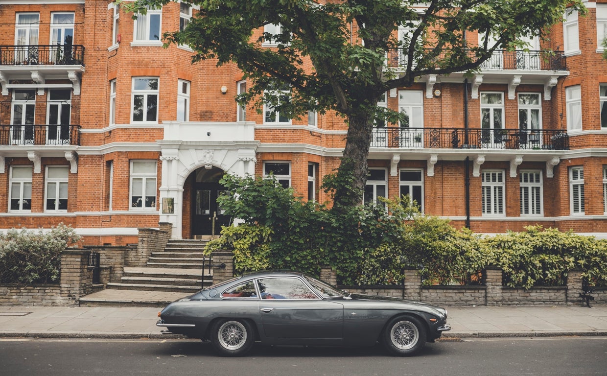El 400 GT 2+2 fue lanzado en 1966, apenas tres años después de la fundación de Automobili Lamborghini