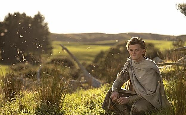 Fotograma del elfo Elrond de la nueva serie Los anillos del poder.