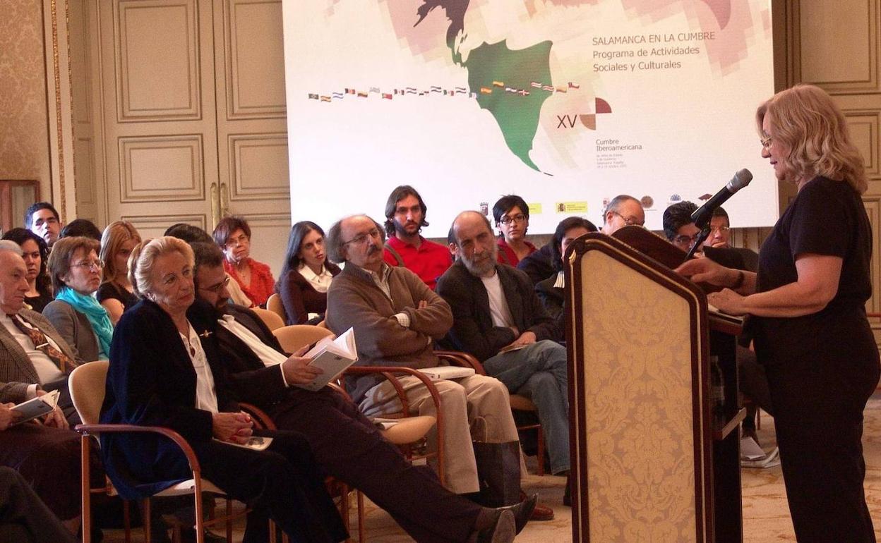 Ana María Rodas, en el Salón de Recepciones del Ayuntamiento de Salamanca. 