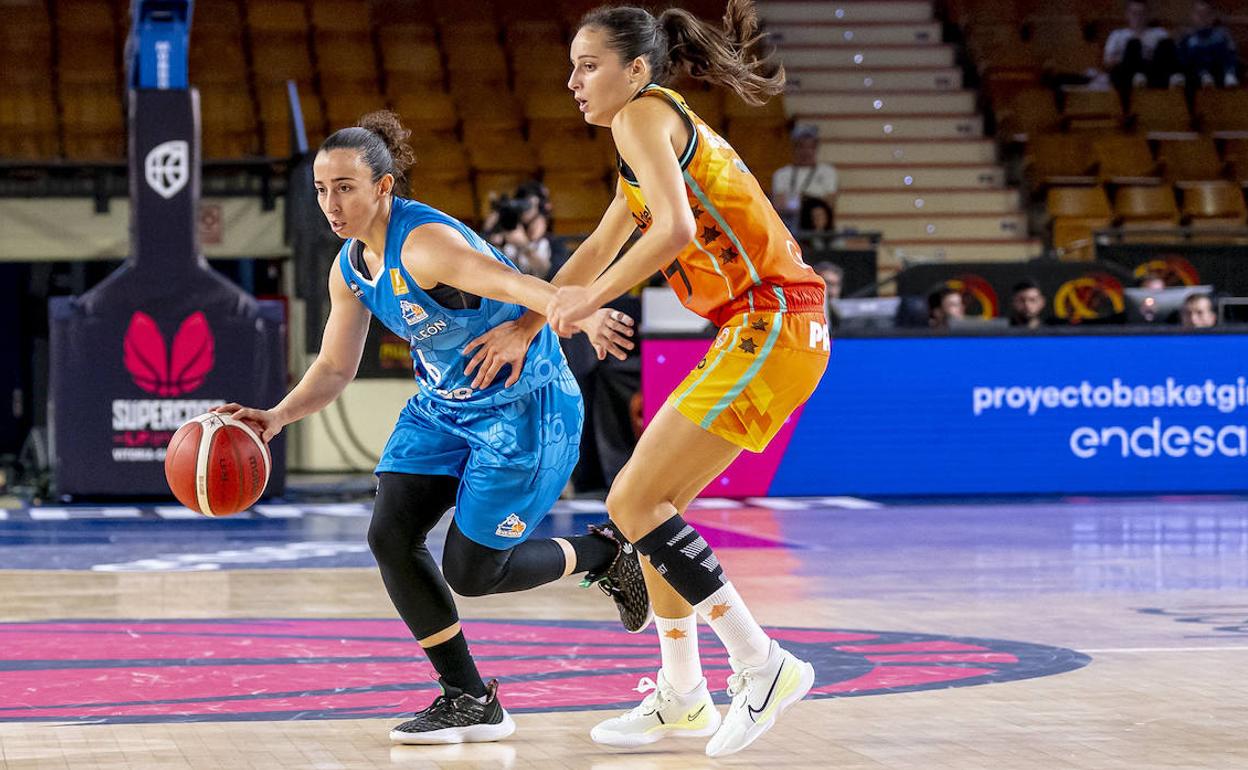 Silvia Domínguez, durante la Supercopa ante el Valencia Basket. 