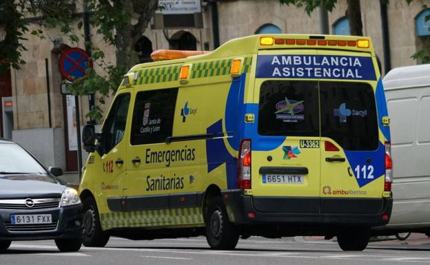 Un varón de 74 años y una mujer de 34, heridos tras el vuelco de un turismo en el Puente del Congosto