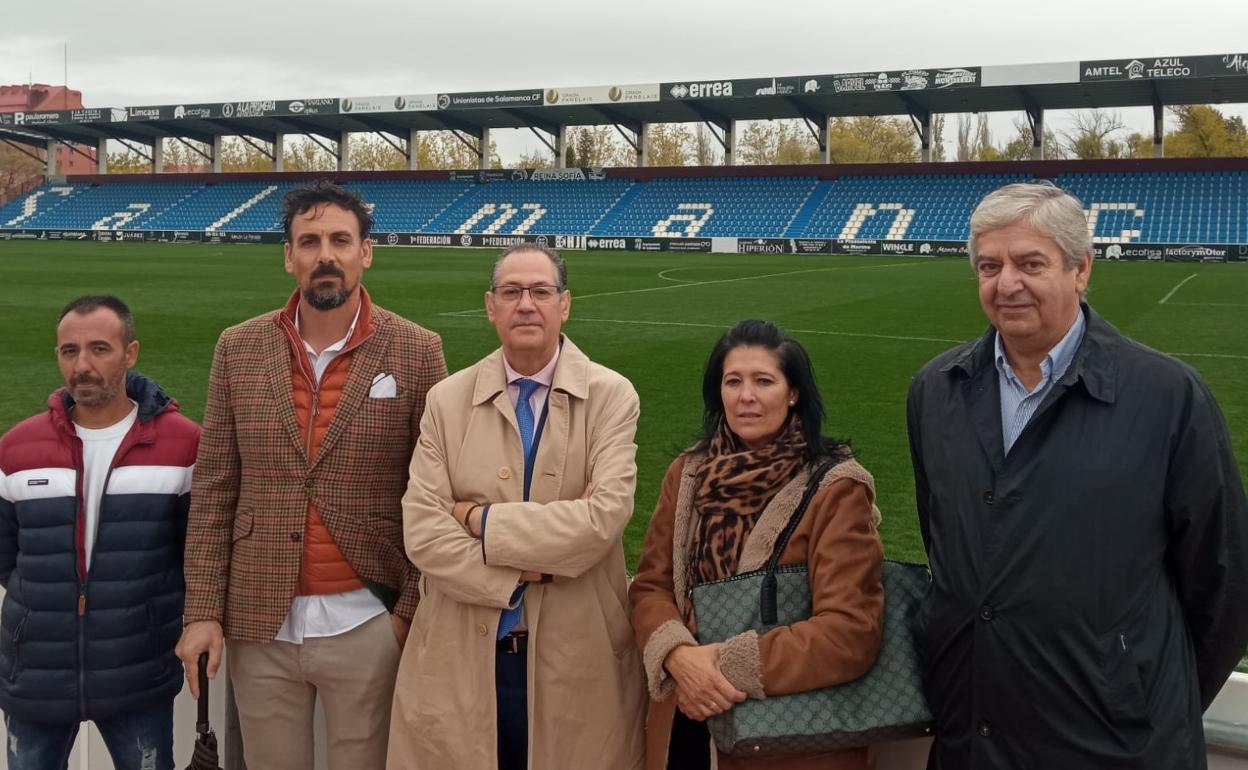 Representantes municipales y de los clubes. 