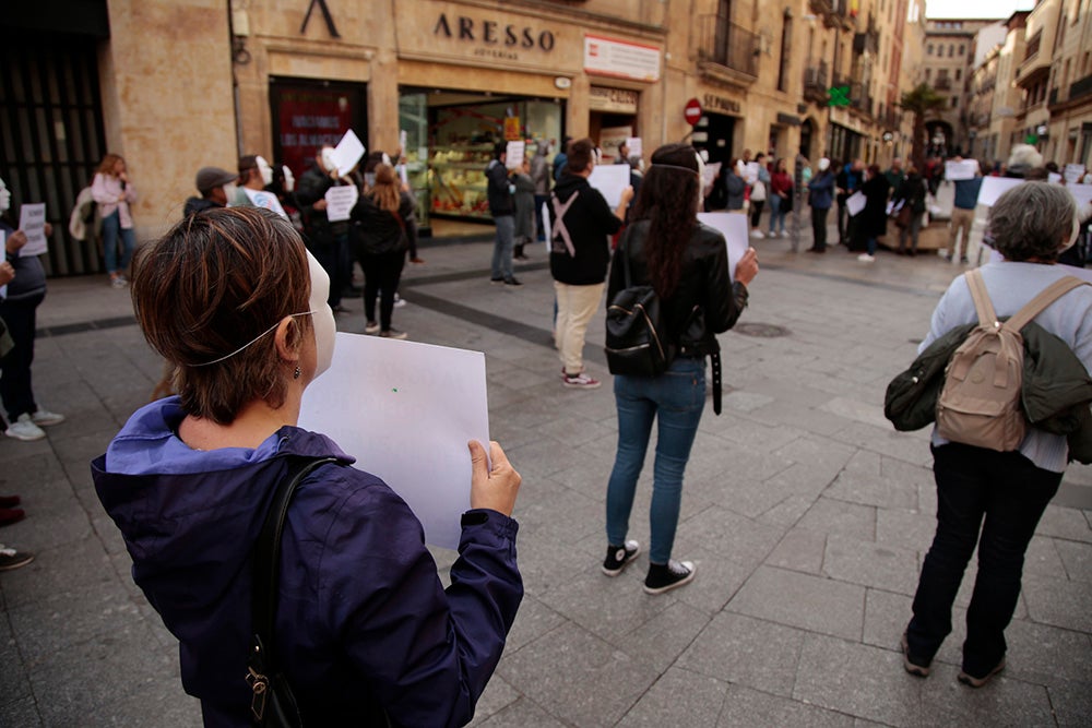 Flashmob de Cáritas en la Plaza del Liceo por las personas sin hogar