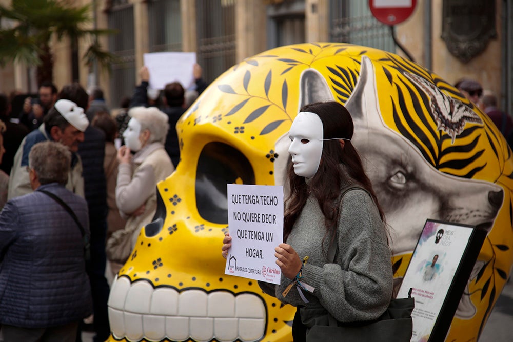 Flashmob de Cáritas en la Plaza del Liceo por las personas sin hogar