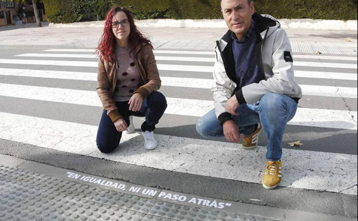 Frases contra la violencia de género, en Carbajosa. 