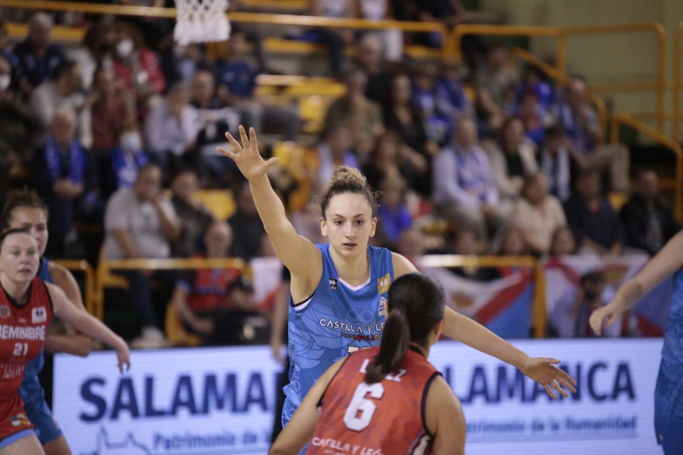 Fotos: Perfumerías Avenida aleja los fantasmas y sigue su crecimiento a costa de Bembibre