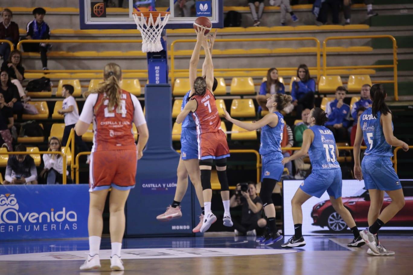 Fotos: Perfumerías Avenida aleja los fantasmas y sigue su crecimiento a costa de Bembibre