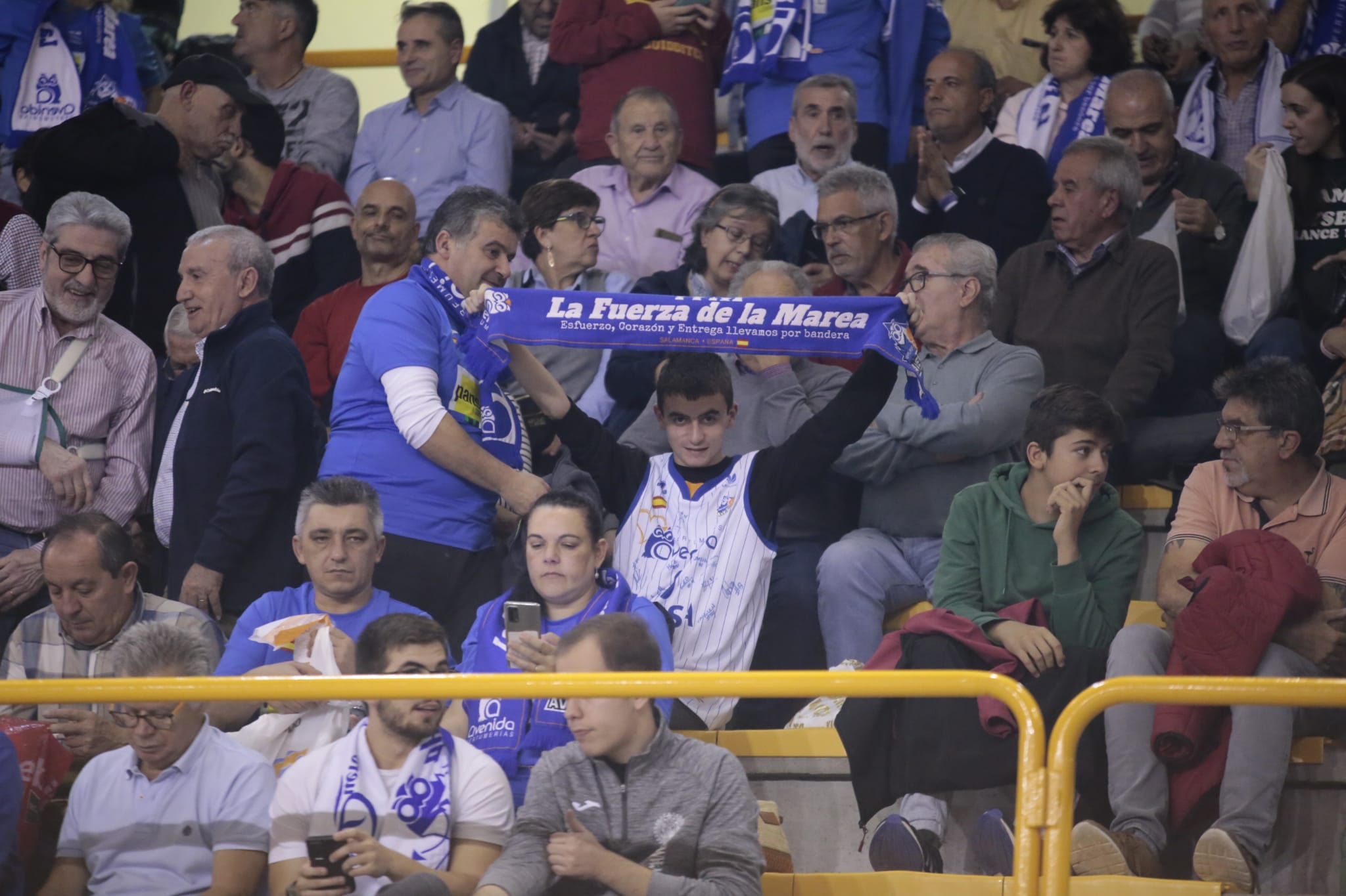 Fotos: Victoria para Perfumerías Avenida en un inicio inmaculado de la Euroliga