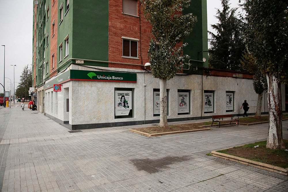 Plazas entre "rascacielos" verdes, pequeños comercios y una gran cantidad de rincones y secretos escondidos en esta zona trastormesina