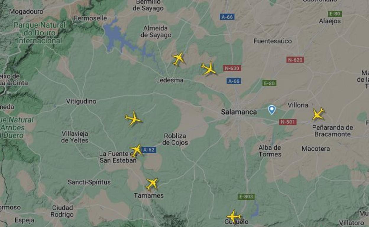 Con una aplicación móvil se puede saber de dónde vienen y a dónde se dirigen los aviones.