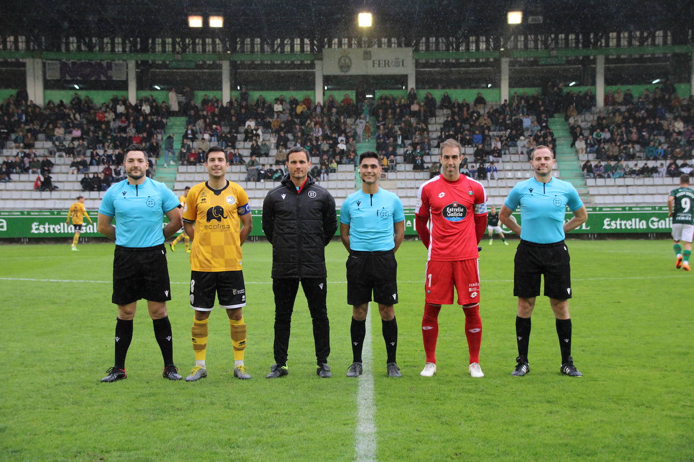 De Miguel dispara para conseguir su gol en A Malata.
