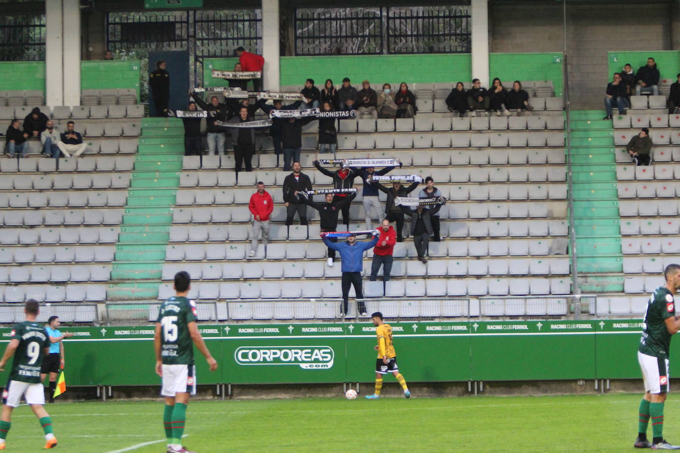 De Miguel dispara para conseguir su gol en A Malata.