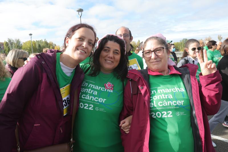 MIles de personas cruzan el puente de Enrique Esteban. 