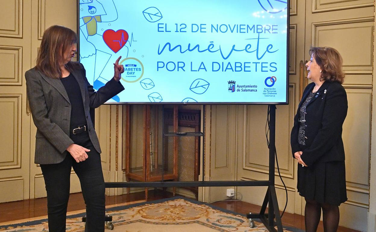 La concejala de Salud Pública, María José Fresnadillo, junto a la presidenta de la Asociación de Personas con Diabetes de Salamanca, Belén Bernal. 