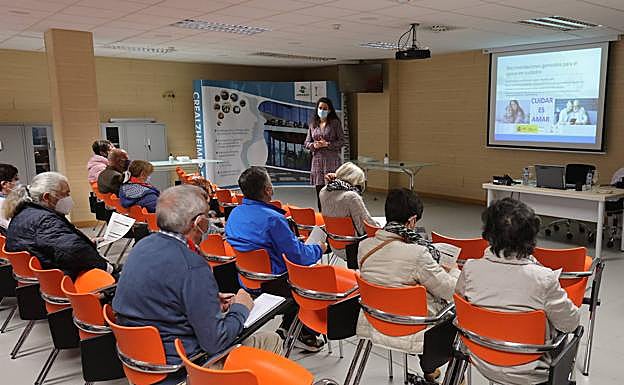 Las familias participan en el programa del Centro de Referencia Estatal de Alzheimer de Salamanca. 