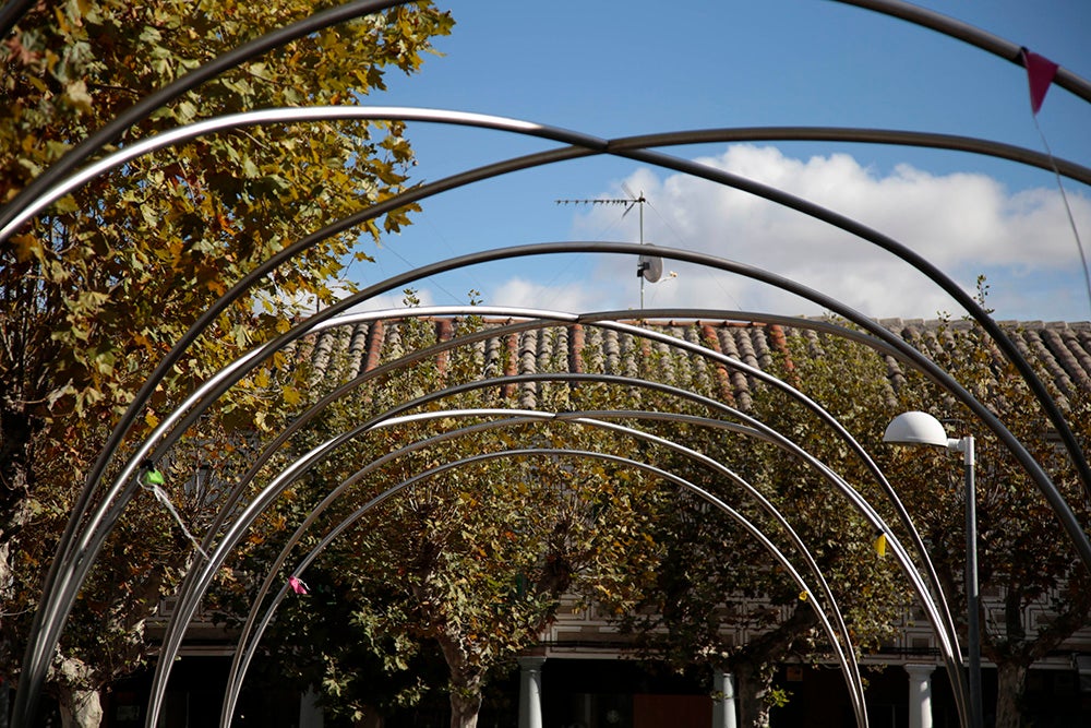La pérgola en la plaza.