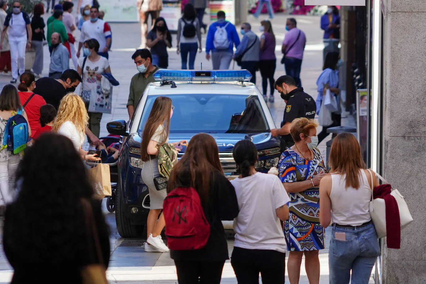 Policía Nacional en la calle Toro de Salamanca. 