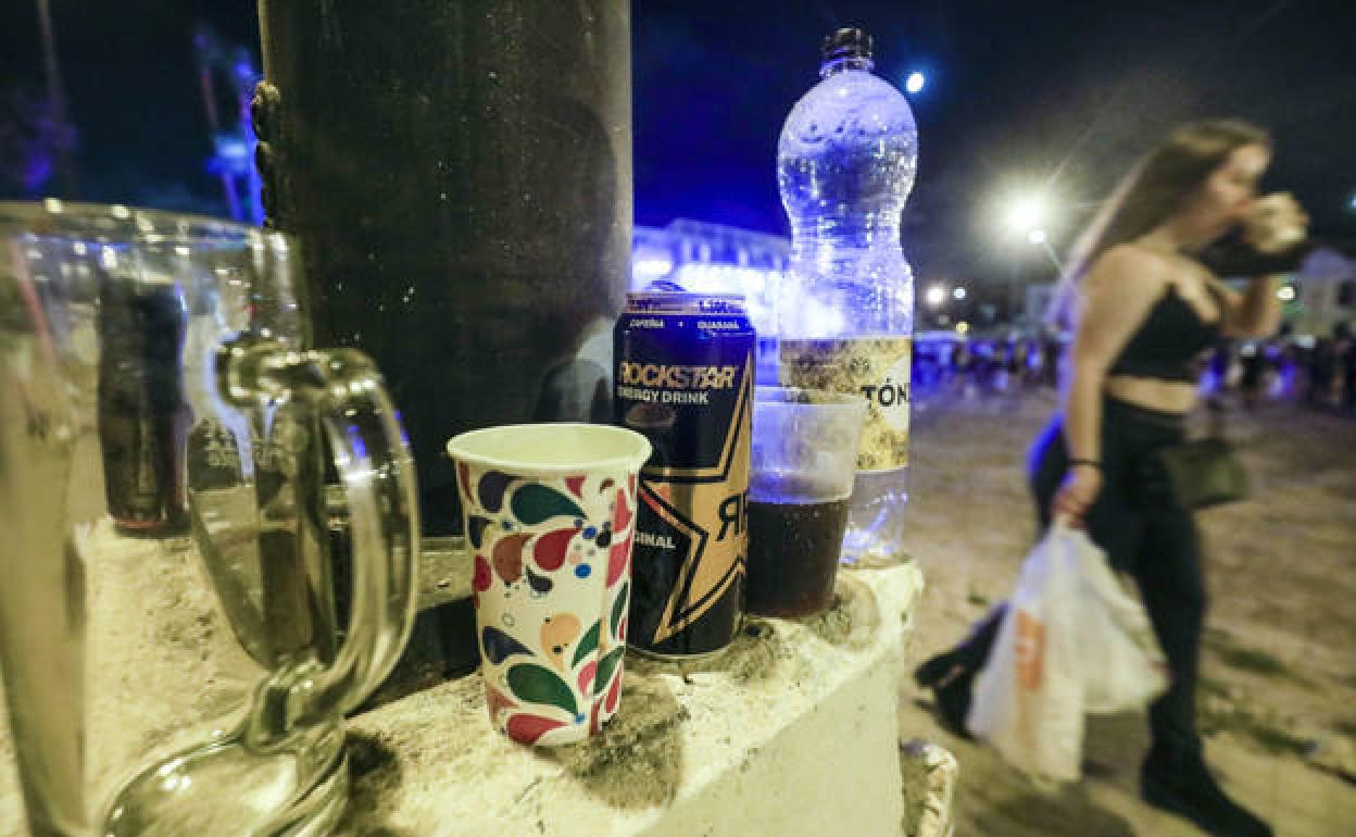 Una encuesta sobre uso de Drogas en Enseñanzas Secundarias en España ESTUDES 2021 asegura que los adolescentes empiezan a consumir alcohol a los 14 años de promedio. 