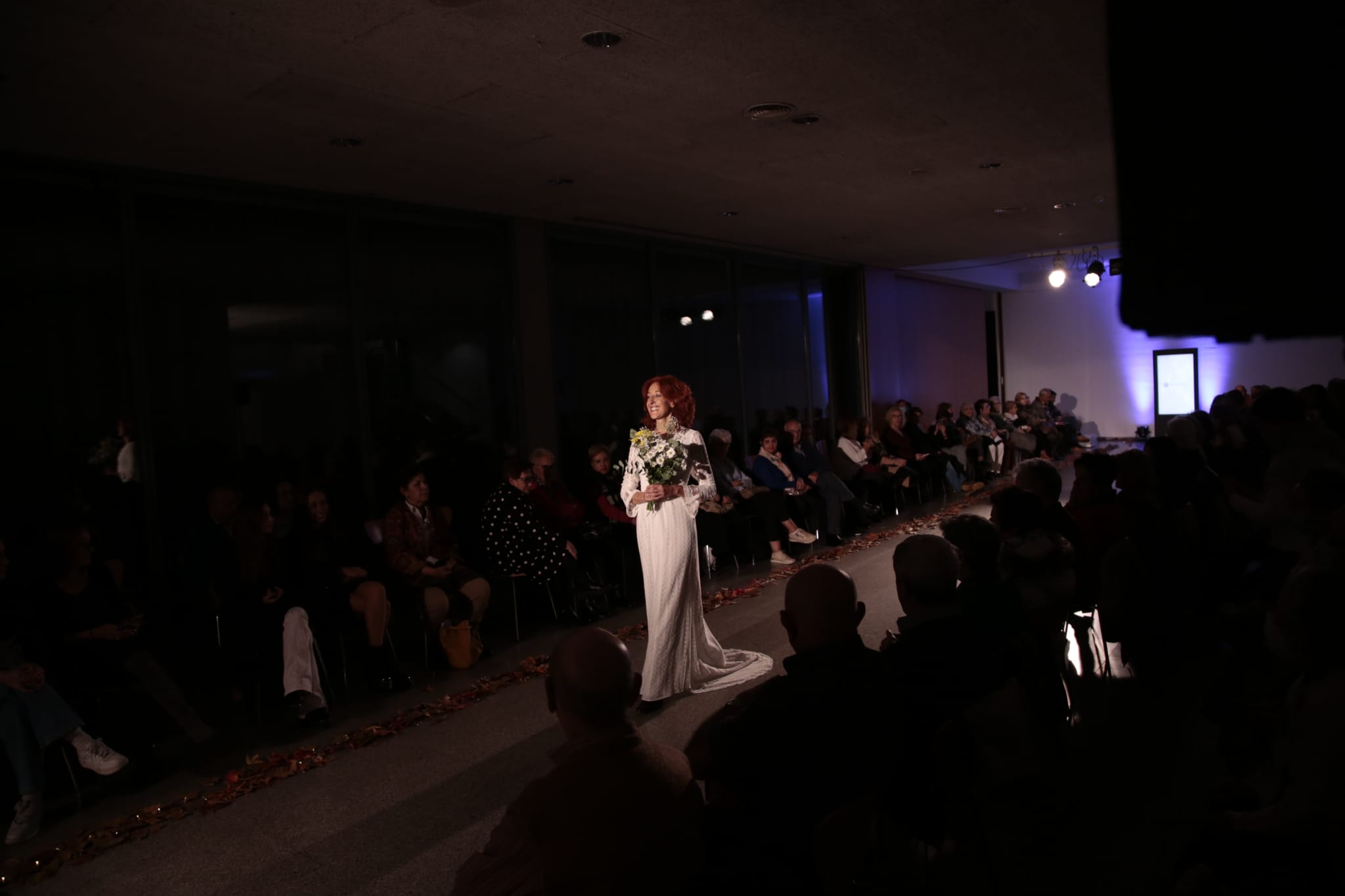 Fotos: Un desfile intergeneracional visibiliza la moda de segunda mano