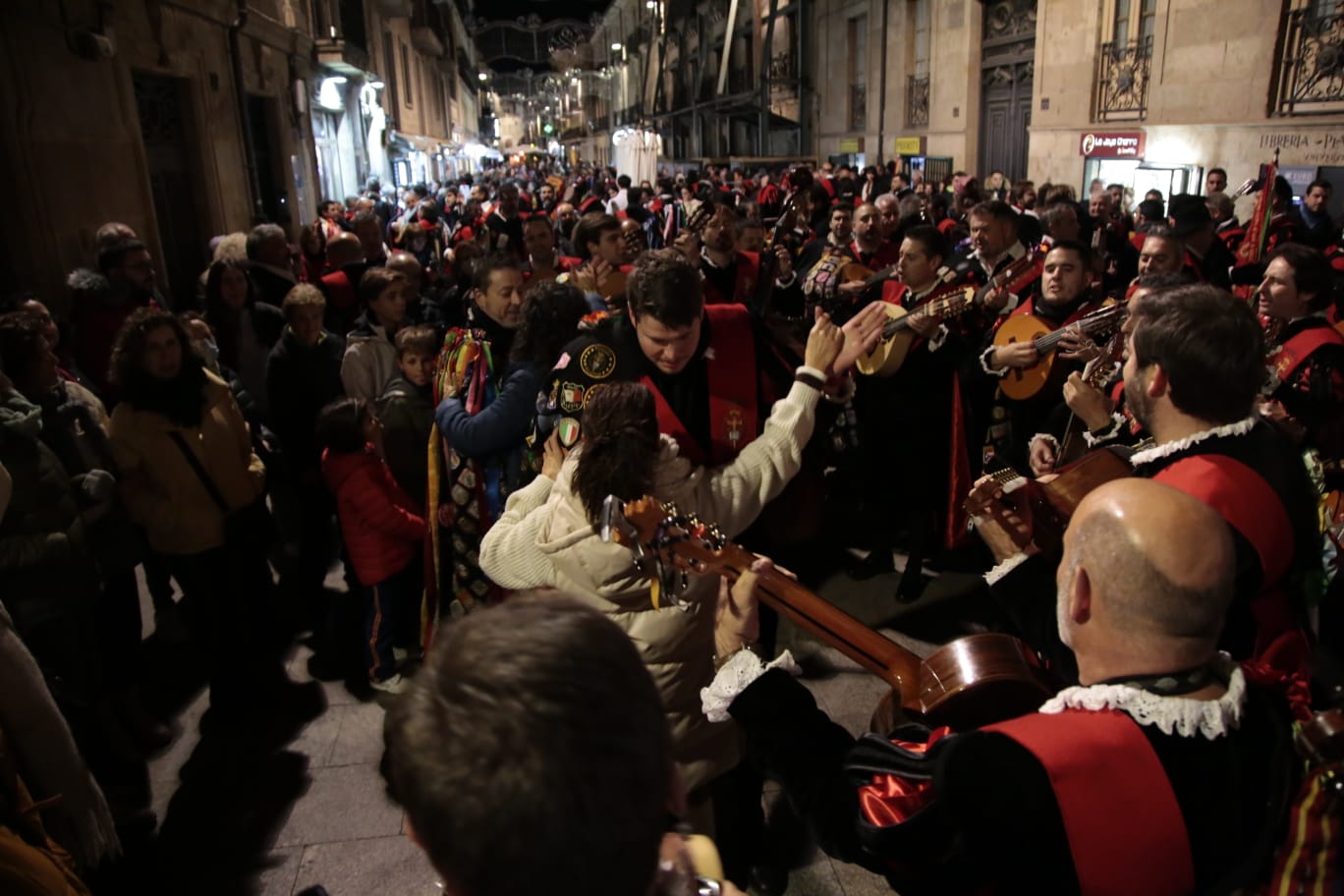 Un momento del desfile de los tunos.