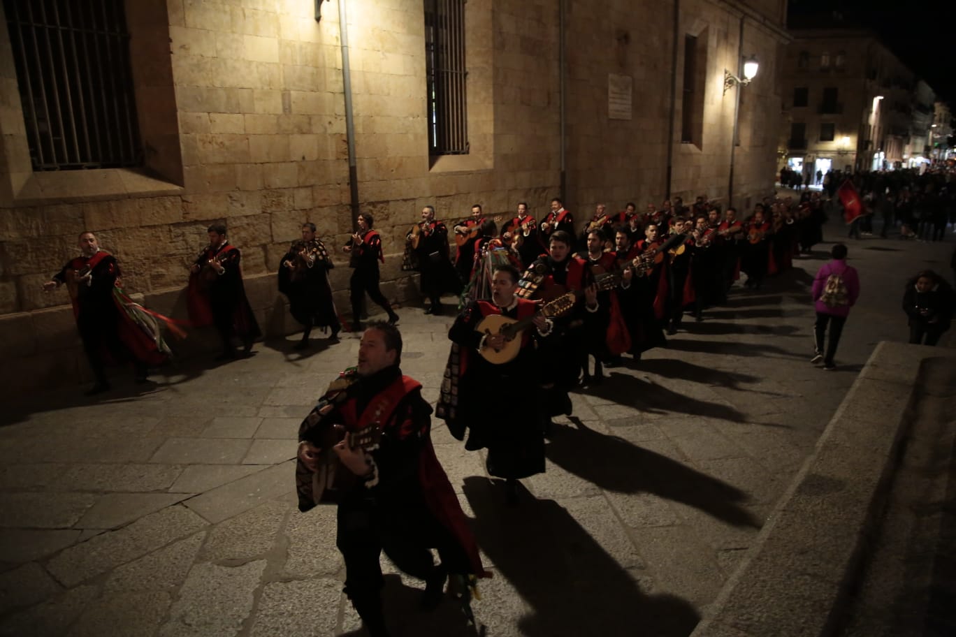 Un momento del desfile de los tunos.