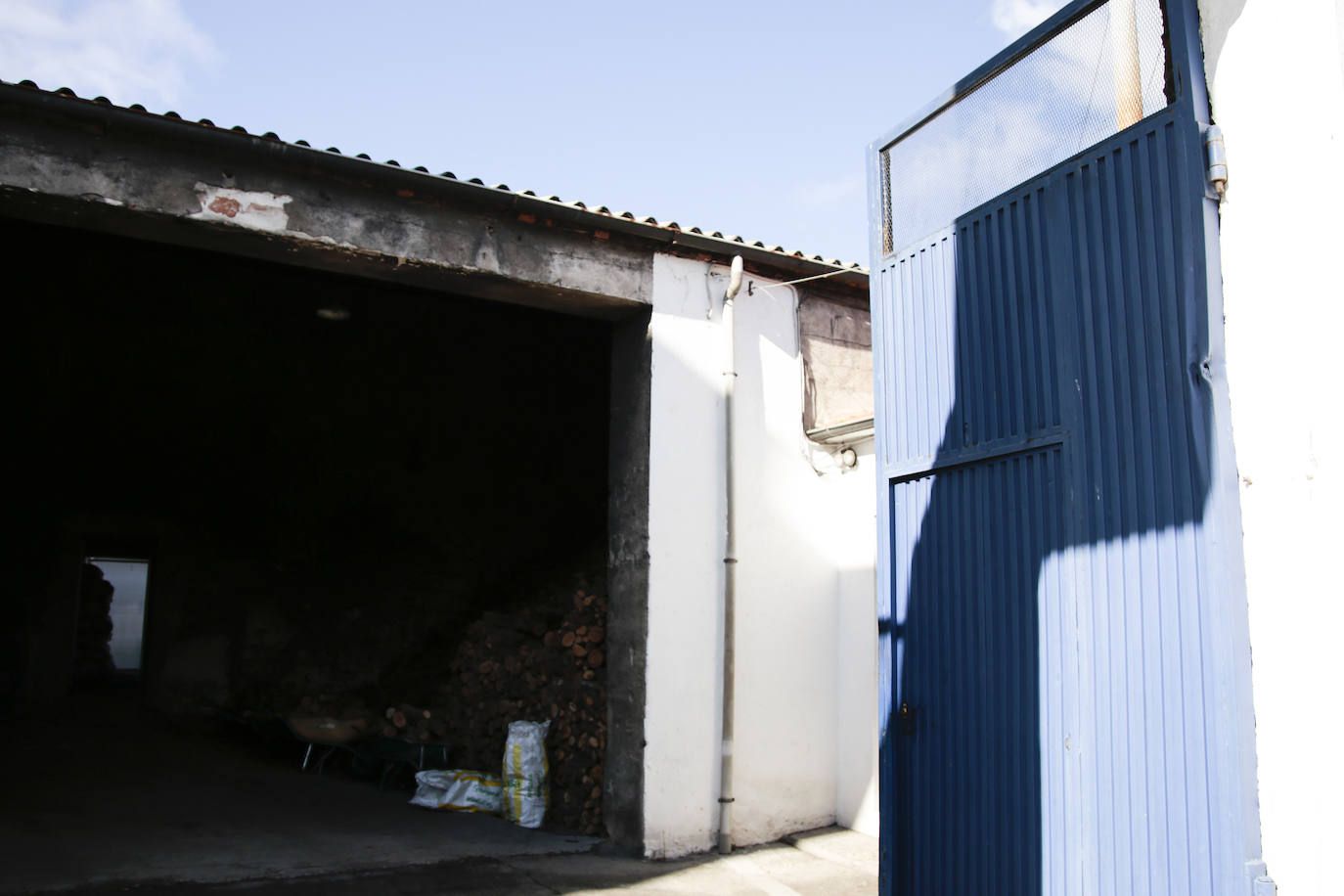 La carbonera en pleno barrio del Teso.