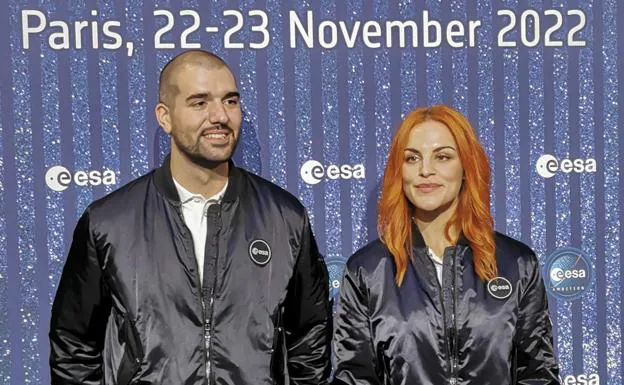 Pablo Álvarez y Sara García, nuevos astronautas de la agencia espacial europea. 