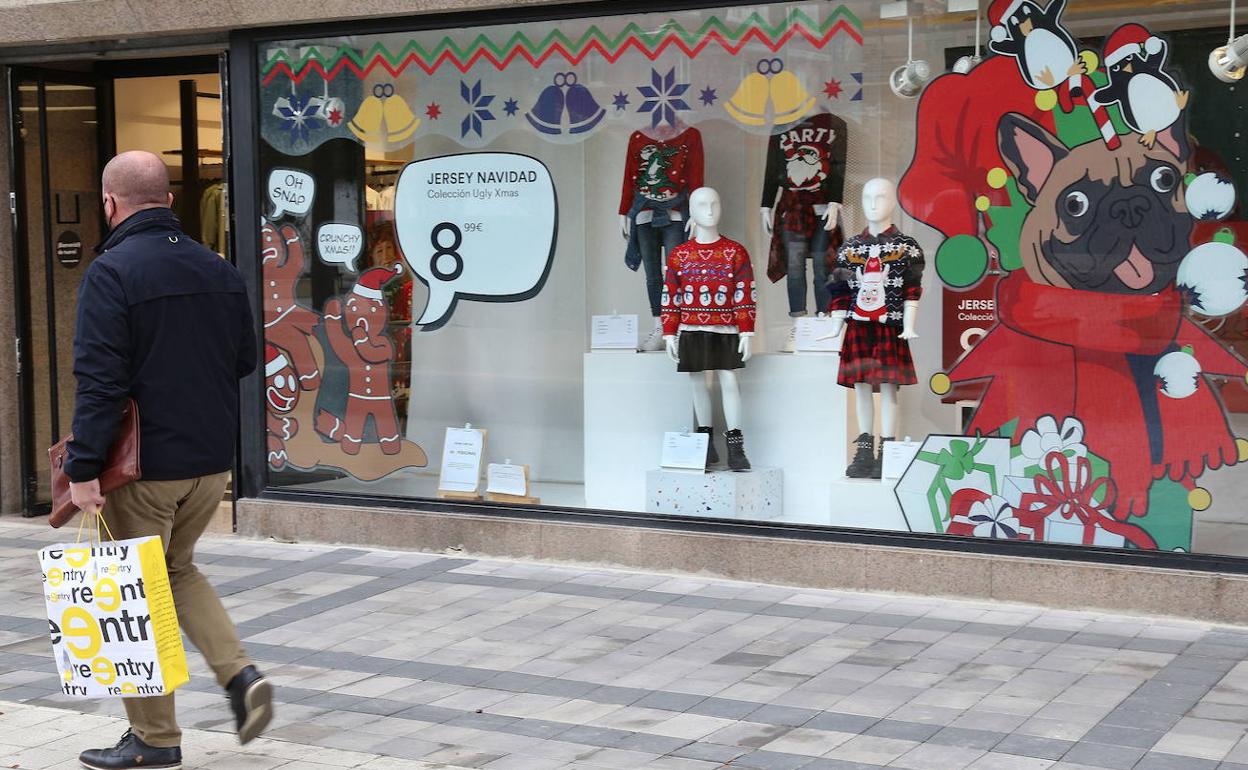 Escaparate navideño de una tienda. 