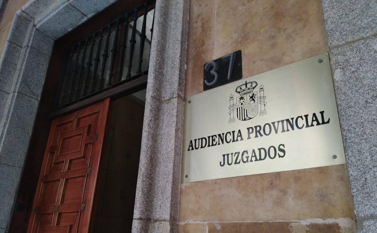 Entrada de la Audiencia Provincial de Salamanca. 